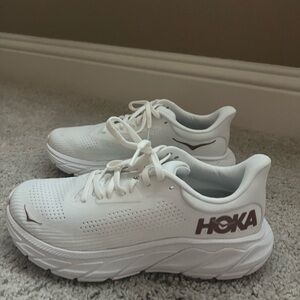 HOKA Arahi 7 (NWOT)